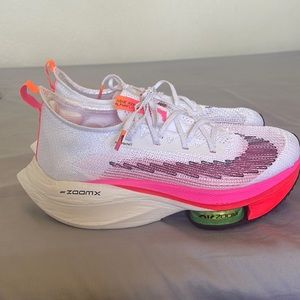 Nike Air Zoom Tempo NEXT% Flyknit. Women 7.5